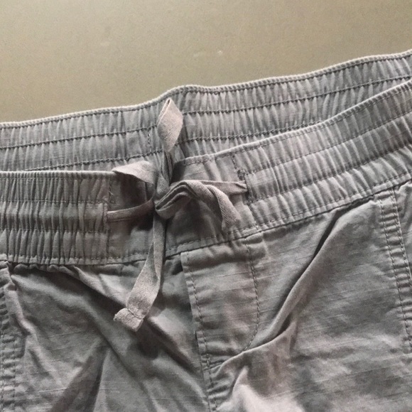 ON cargo style drawstring maternity shorts - Picture 3 of 4
